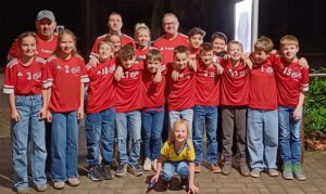 Nikolaus und Krampus beschenken D-Jugend