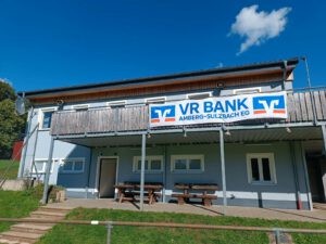 Viele zufriedene Gesichter nach dem VR Bank Fußball-Camp